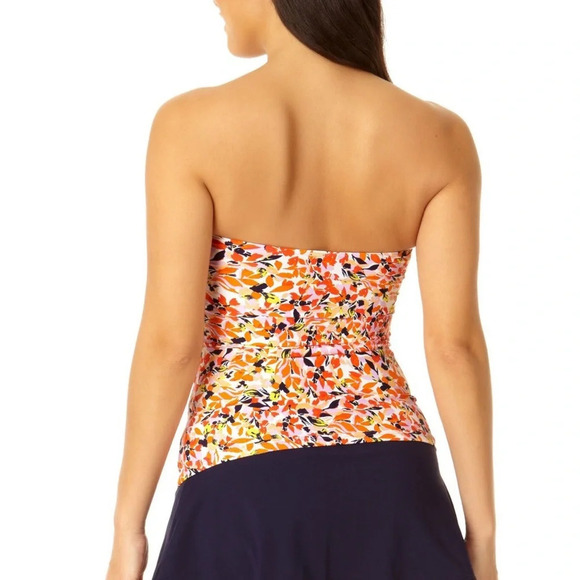 Women's Twist Front
Bandeaukini Swim Top Sz : M - Picture 2 of 11